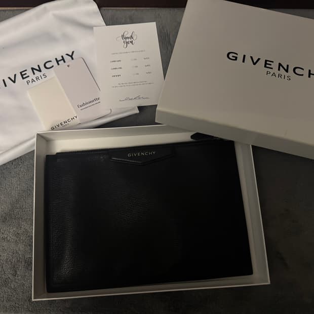 지방시 가죽 글러치백