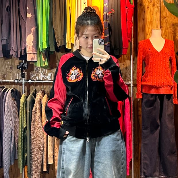 M Charm's 핑크팬더 파이어 자수 벨벳 스카잔