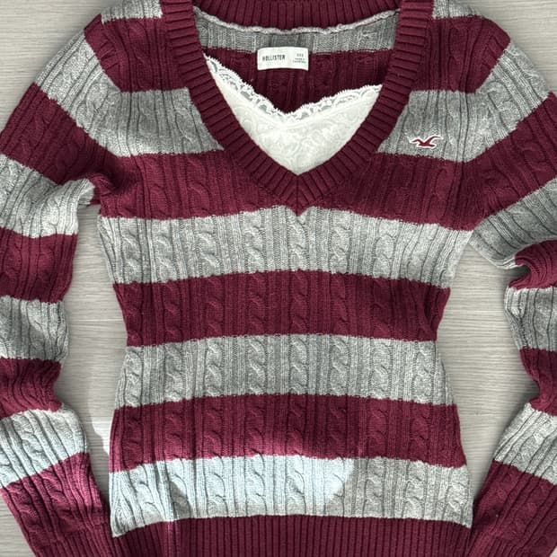 홀리스터 케이블 니트 아이콘 브이넥 스웨터