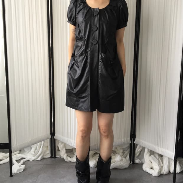 Button point glossy onepiece