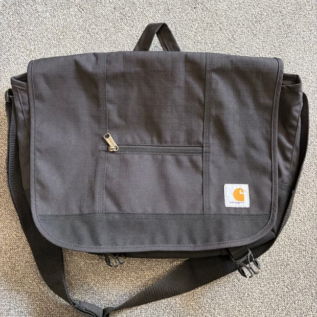 611. 칼하트 크로스 백