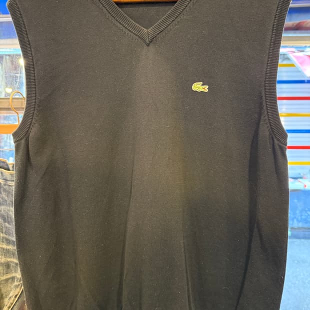 라코스테 블랙 브이넥 니트조끼