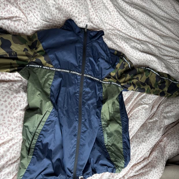 베이프 퍼스트 카모 바람막이