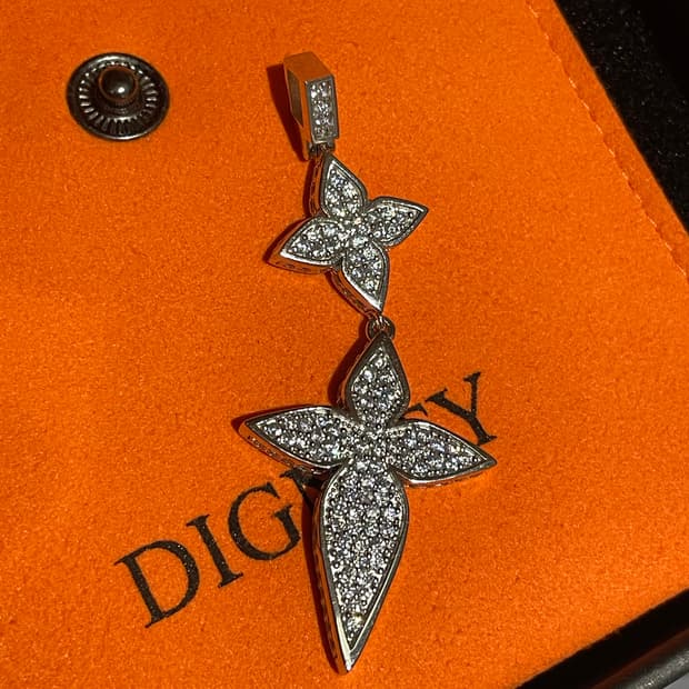 디그너티 블랑 팬던트