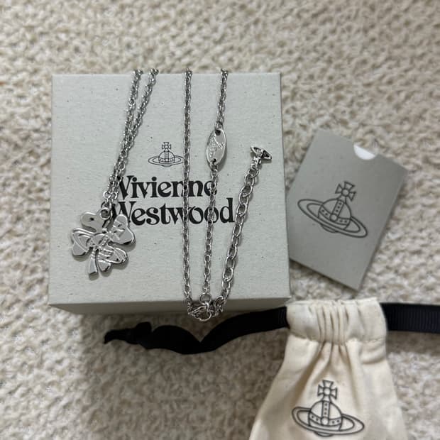 비비안웨스트우드 네잎클로버 목걸이