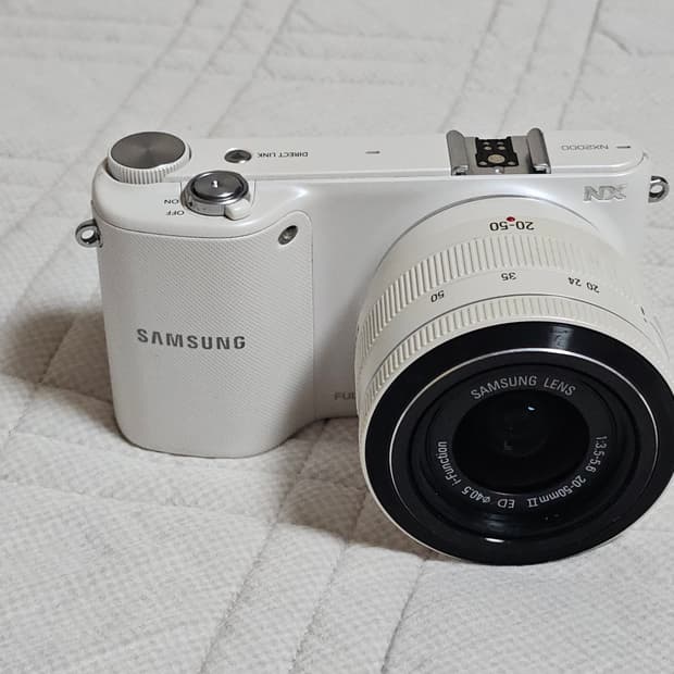 삼성 NX2000 미러리스 카메라