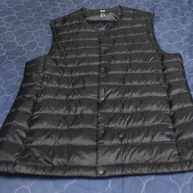 유니클로 경량 조끼패딩 블랙 (M)