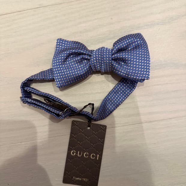 구찌(Gucci) 블루 실크 보타이