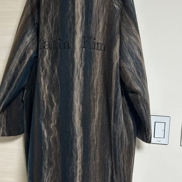 마뗑킴 GRADATION MAC COAT IN BROWN