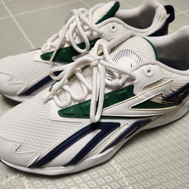 리복 운동화 인터벌 로고 사이즈280  

오염 하자없이 깨