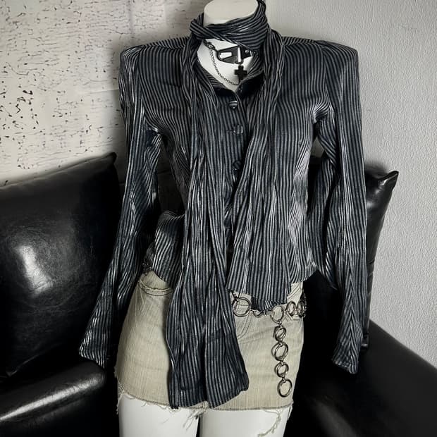 Striped muffler shirt