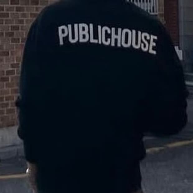 퍼블릭하우스 public house 맨투맨 구합니다