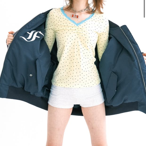 샵페어리 봄버 네이비 구합니다