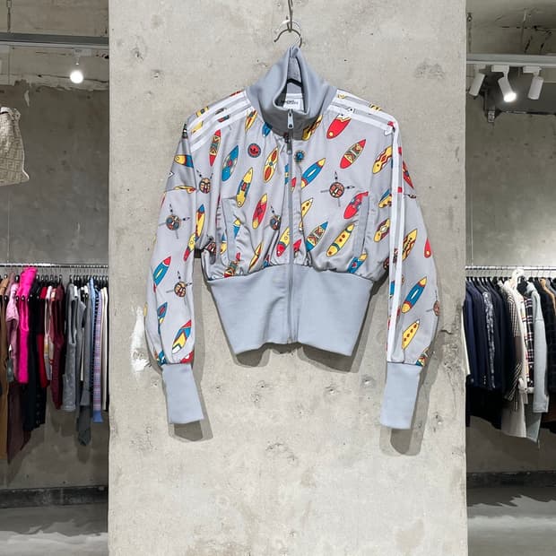 아디다스 x 제러미 스콧 그레이 아프리칸 서핑보드 크롭 져지