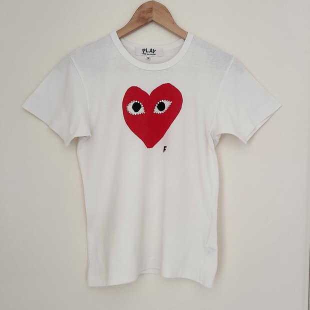 (매장판) 꼼데가르송 플레이 화이트 하트 로고 반팔티 M