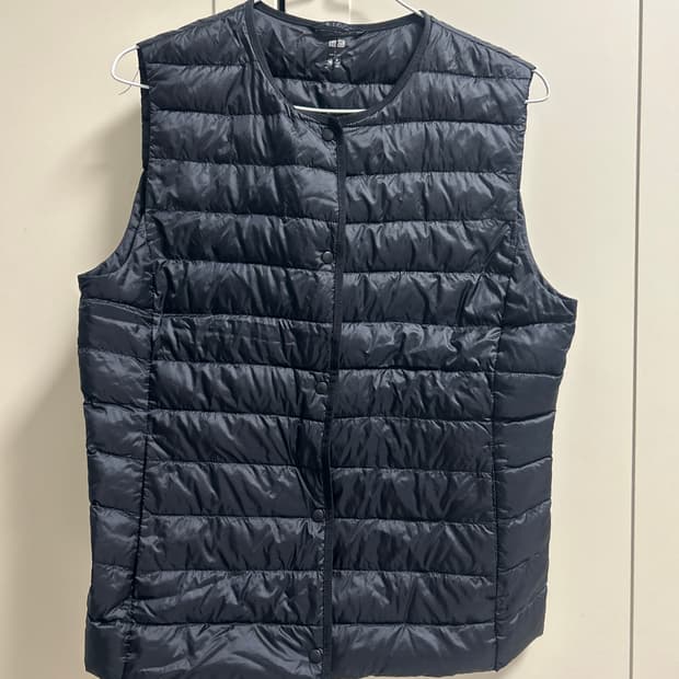 유니클로 경량패딩조끼 여성 L