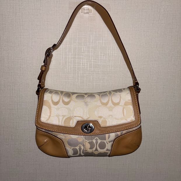 Coach vintage ivory shoulder bag