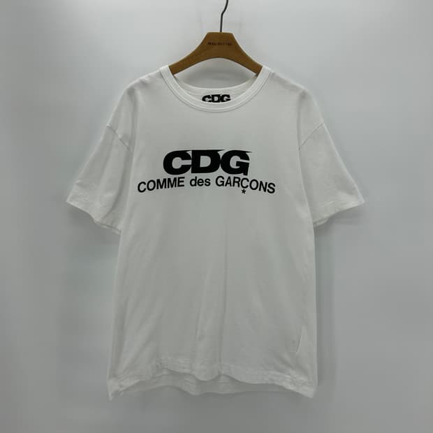 [CDG] 꼼데가르송 로고 프린팅 반팔 티셔츠