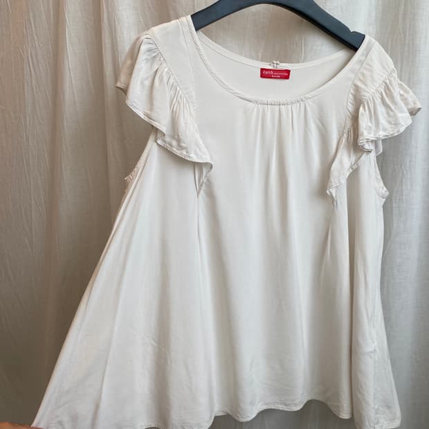 EARTH MUSIC&ECOLOGY 화이트그레이 민소매블라우스(F)