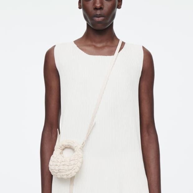 코스 나노 퀼티드 크로스백 아이보리