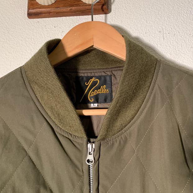 니들스 퀼팅 커버올 올리브 자켓