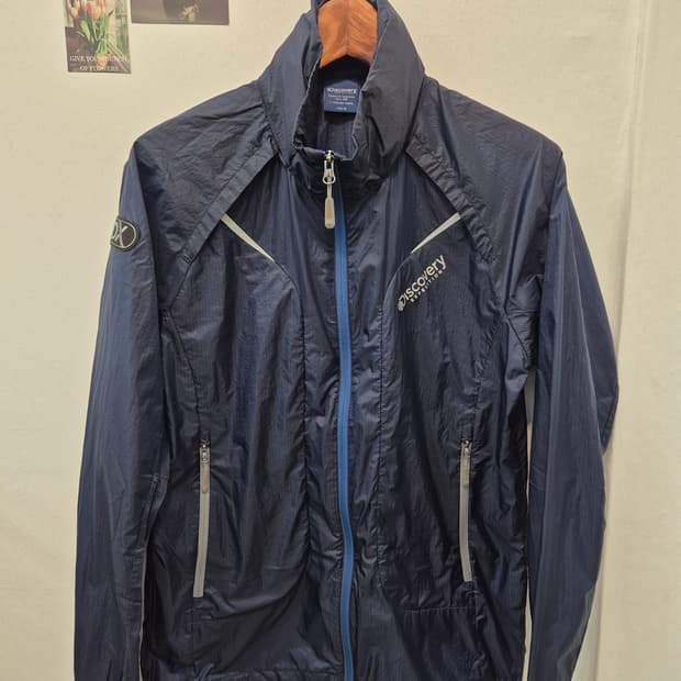 디스커버리 익스페디션 브랜드의 남성 바람막이 95
사이즈 