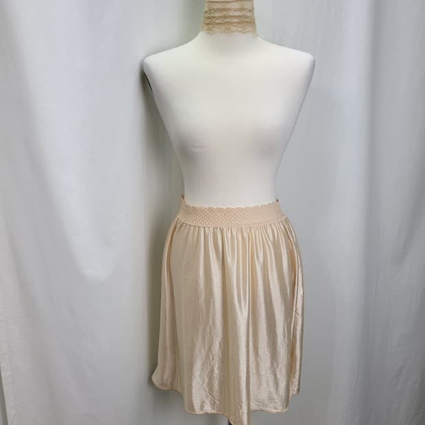 빈티지 글로시 하프 밴딩 슬립 스커트