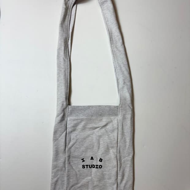 아이앱스튜디오 몽크 백 라이트 그레이 토트백 Q1461