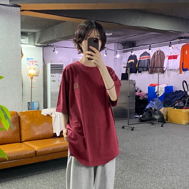 칼하트 패치로고 버건디 반팔티 B5273