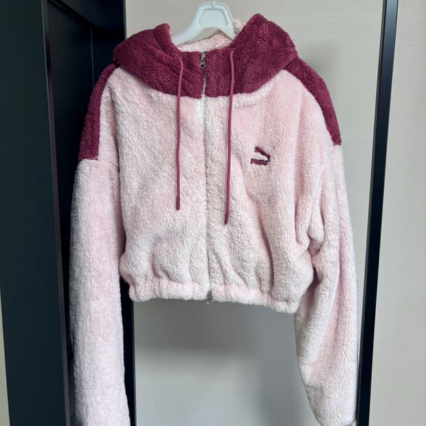 퓨마 딸기우유 크롭 퀄팅 후리스