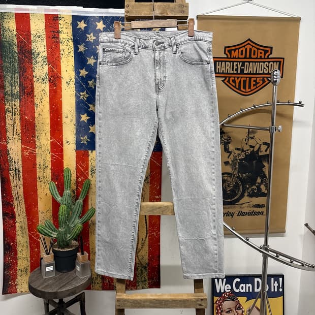 리바이스 502 그레이워시드 테이퍼드핏 데님팬츠 N907