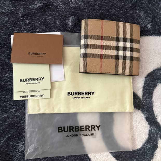 버버리 남성 반지갑 체크 먼저 연락하시는 분한테 네고 !