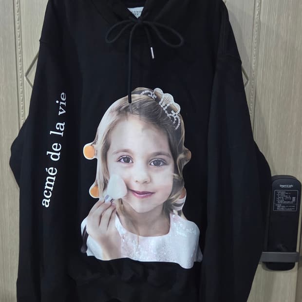 아크메드라비 블랙후드티