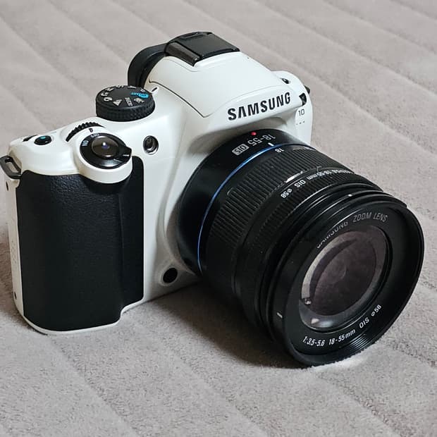 삼성 NX10 미러리스 카메라