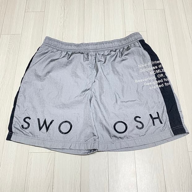 NIKE SWOOSH WOVEN SHORTS