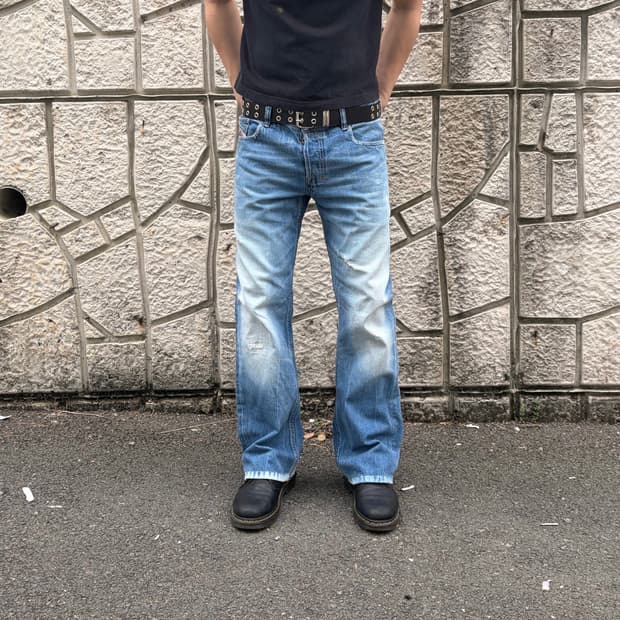 디젤 자티니 레귤러 부츠컷 데님 팬츠