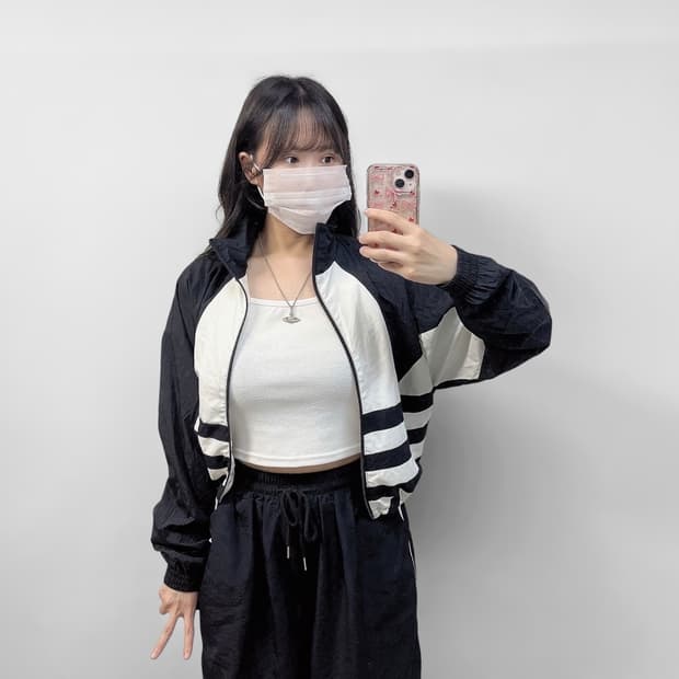 아디다스 빅 트레포일 로고 크롭 바람막이 자켓