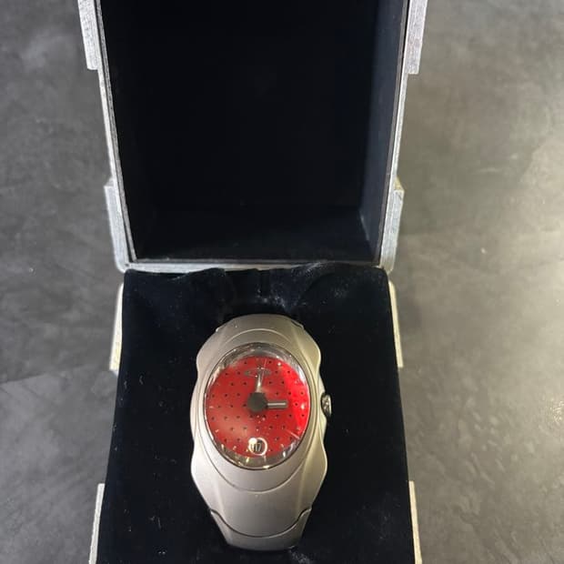 오클리 타임밤 캐논 레드 다이얼 시계