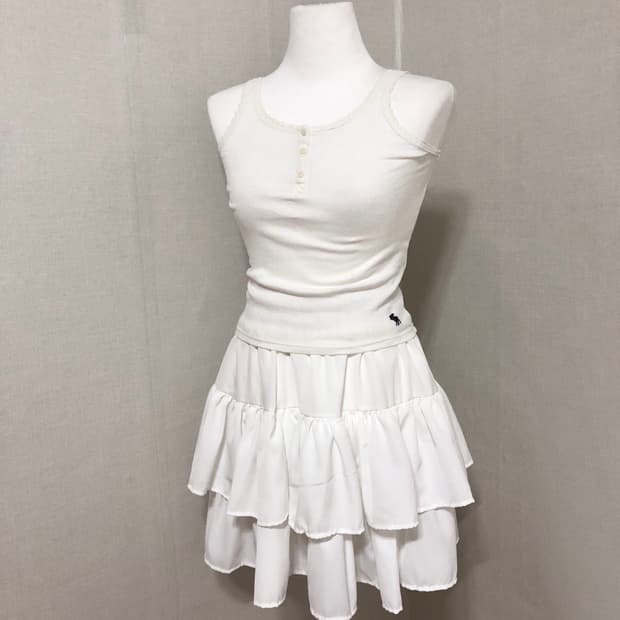 아베크롬비 화이트 헨리넥 슬리브나시