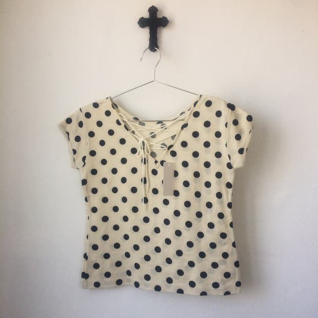Lace up point dot pattern t shirt