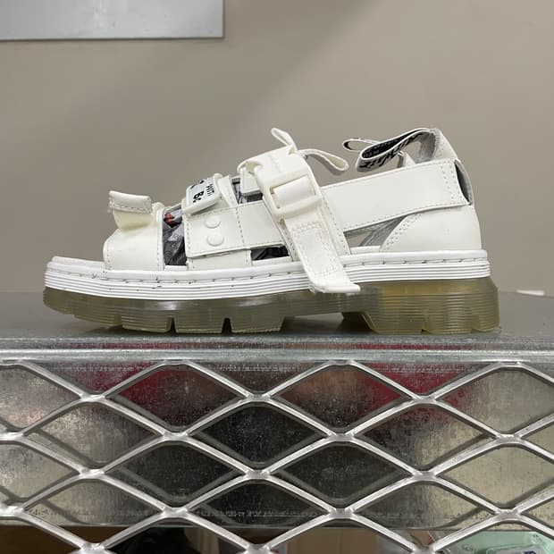 닥터마틴 피어슨 샌들 uk4 (gr-4400)