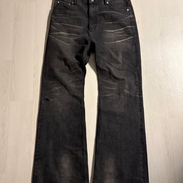 ourglass 블랙 워싱 부츠컷 데님 팬츠