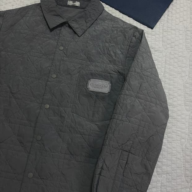 디올 퀄팅 오버셔츠