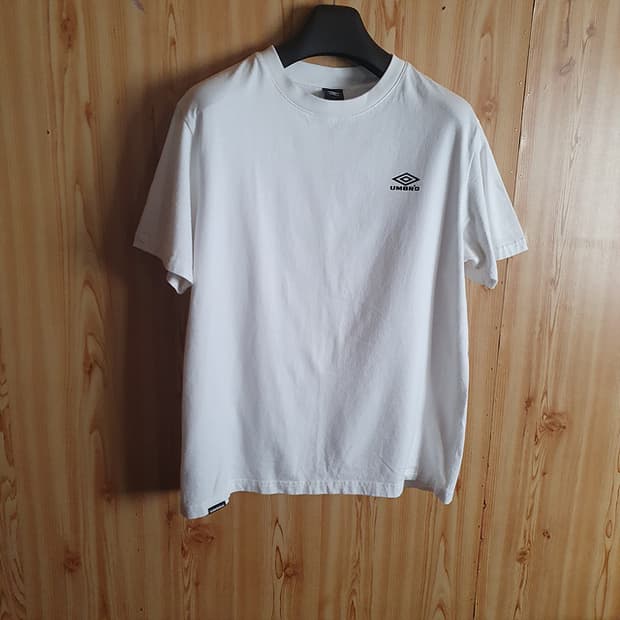 엄브로 반팔 티 100