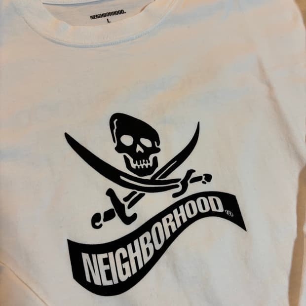 네이버후드 스컬 롱슬리브 화이트