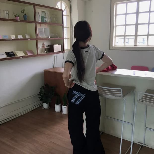 탄산마그네슘 77 아플리케 팬츠 블랙 바지