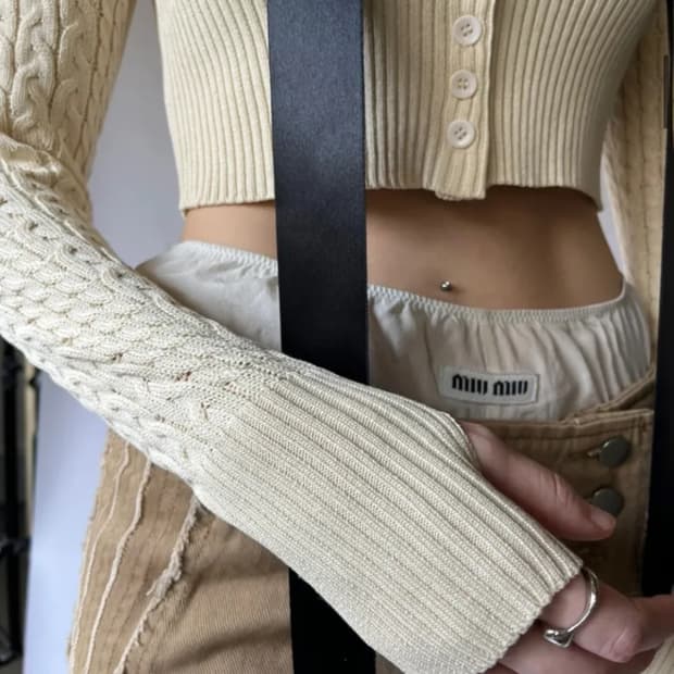 비엔프롬 컷아웃 워머 가디건