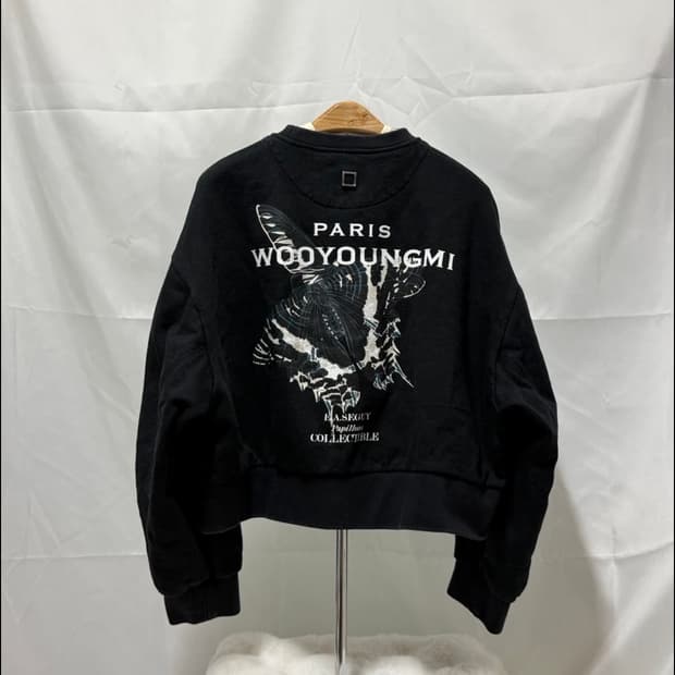 우영미 WOOYOUNGMI 여성 블랙 크롭 버터플라이 맨투맨