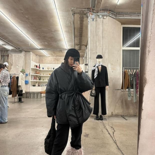 아모멘토 듀벳 숄 패딩 구해요!