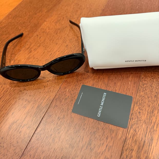 젠틀몬스터 AVON-01 블랙 선글라스